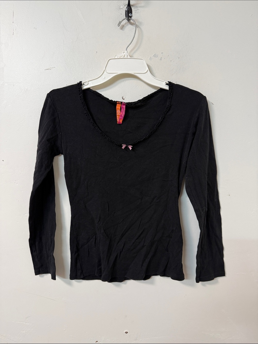 Jenni Black Long-Sleeve Scoop Neck Top with Pink Bow Accent Y2K